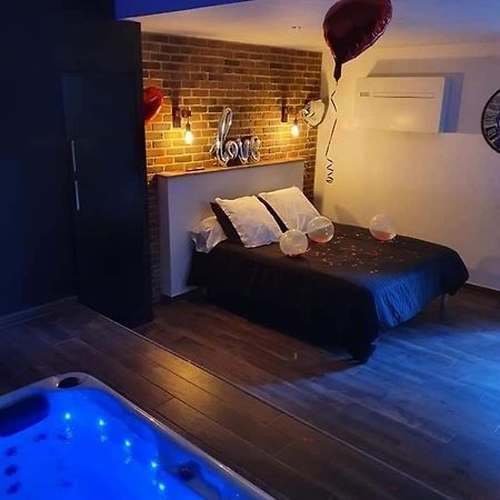 Chambre Romantique Avec Spa Privatif Ferriere-la-Grande Екстер'єр фото