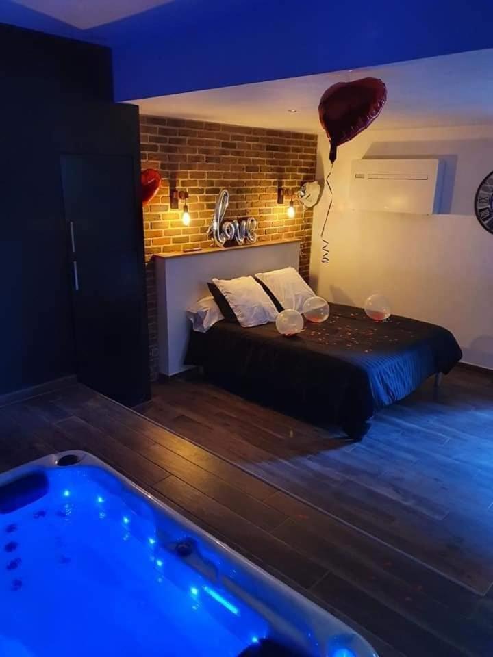 Chambre Romantique Avec Spa Privatif Ferriere-la-Grande Екстер'єр фото